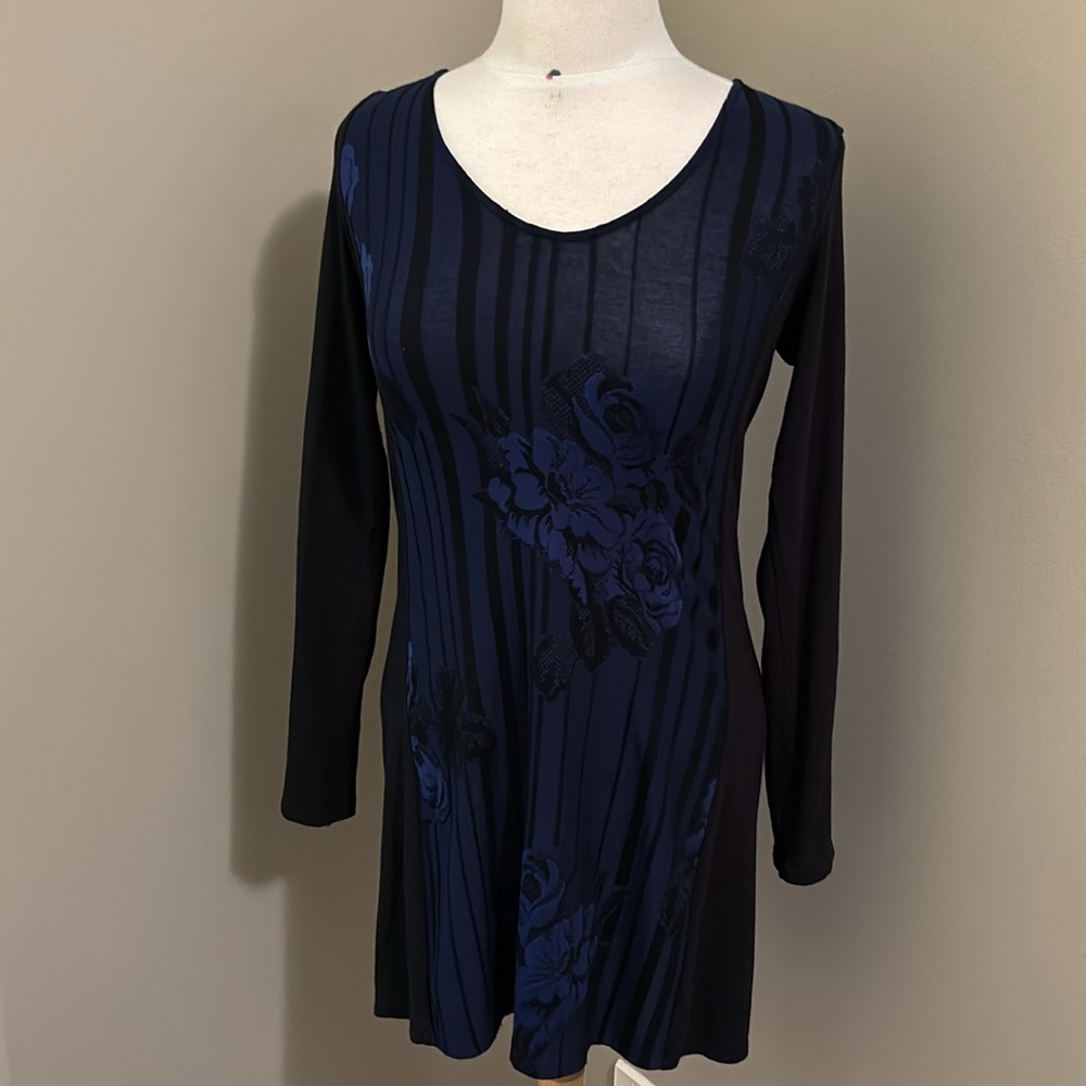 Arianne Long Sleeve Navy Tunic Size Medium